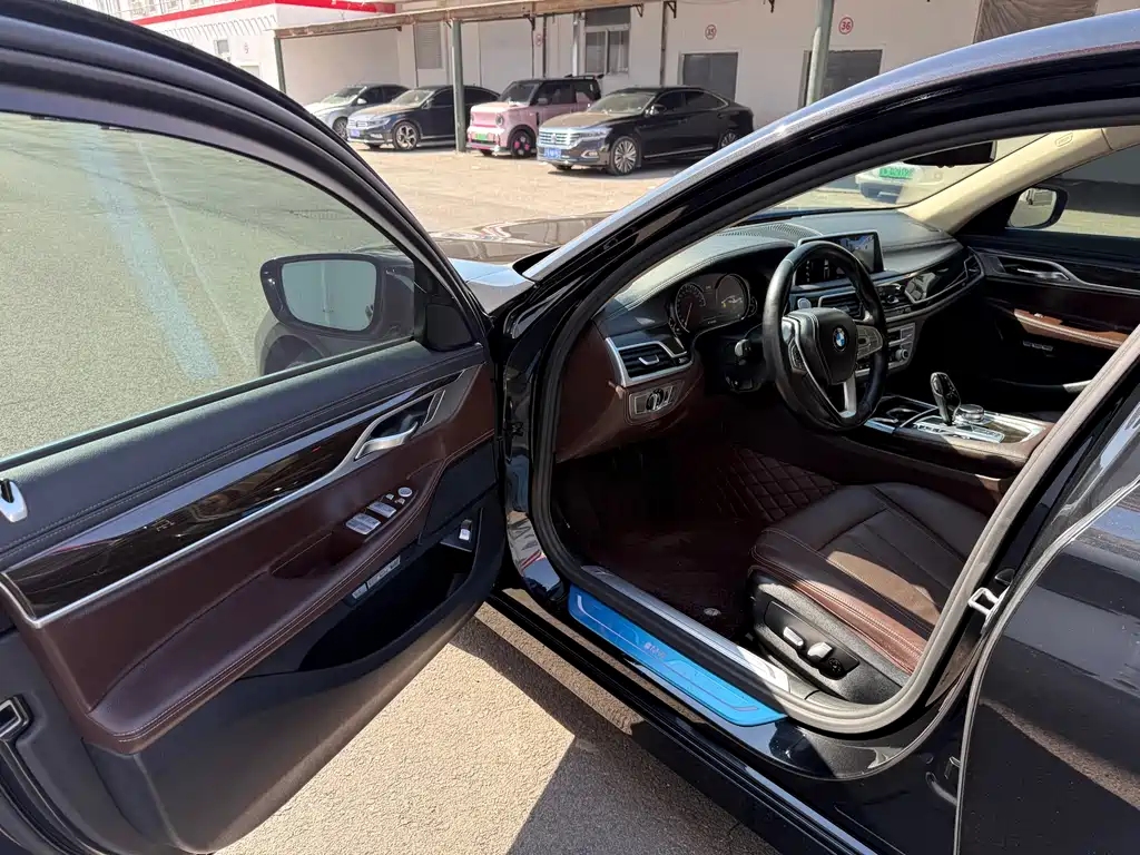 BMW 7 Series 2016 730Li Leading Model купить на сайте DeffCars