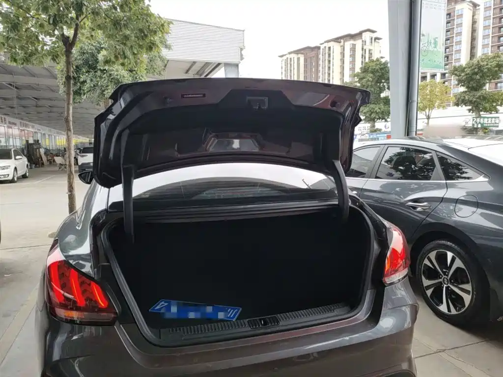 MG5 2021 facelift 180DVVT CVT Youth Deluxe Edition купить на сайте DeffCars