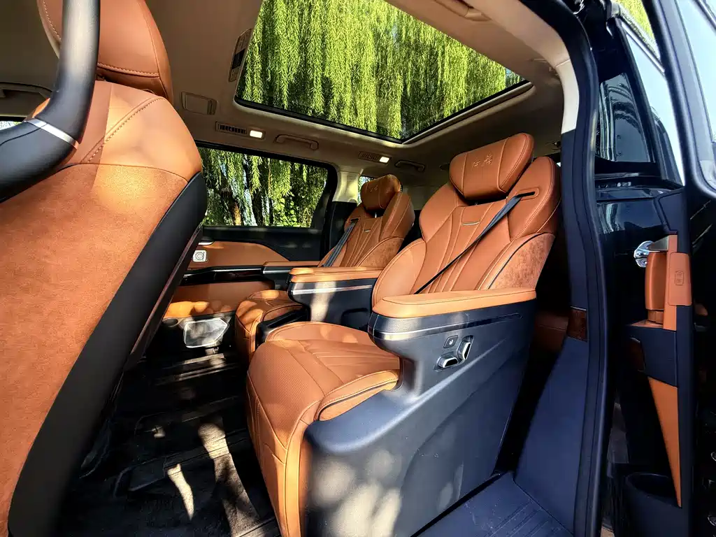 Hongqi HQ9 2023 2.0T Zhilian Flagship Edition купить на сайте DeffCars