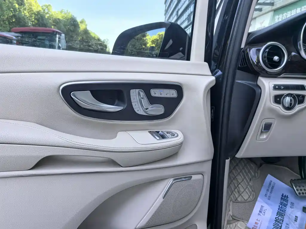 Mercedes-Benz V-Class 2017 V 260 L Premium Extended Edition купить на сайте DeffCars