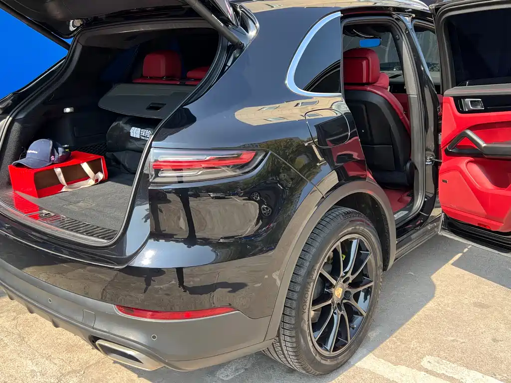 Cayenne New Energy 2021 Cayenne E-Hybrid 2.0T купить на сайте DeffCars