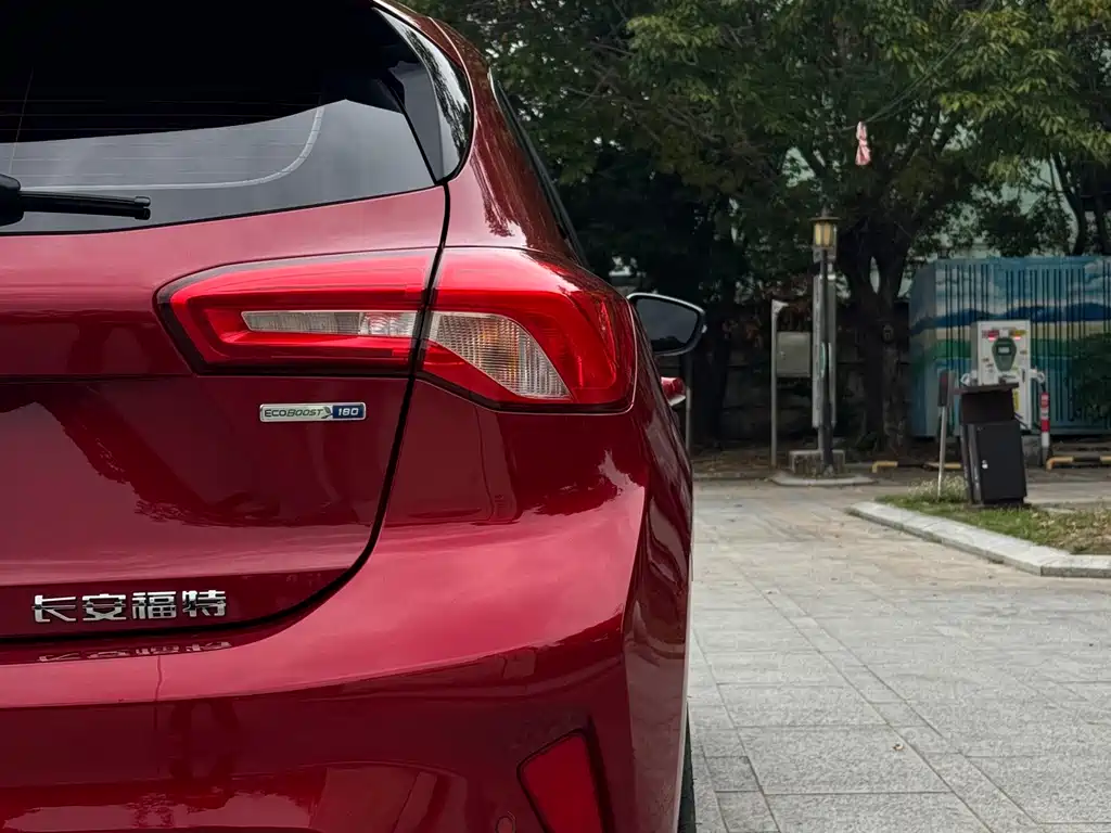 Focus 2022 Hatchback EcoBoost 180 Automatic ST Line купить на сайте DeffCars