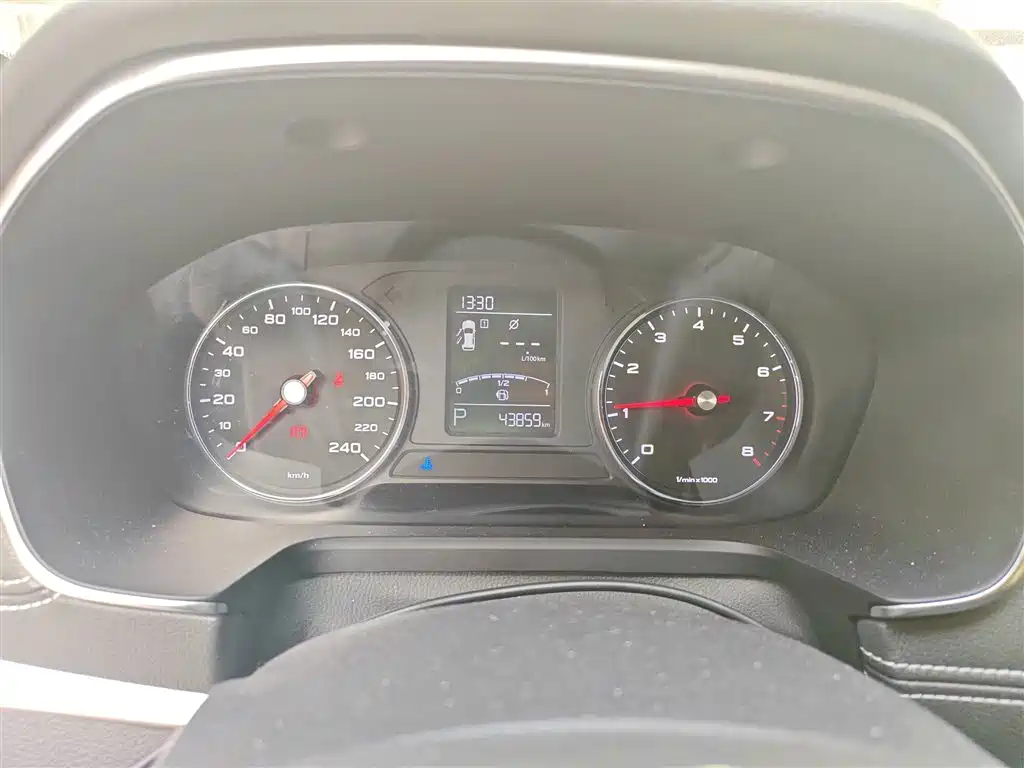 Roewe RX5 2019 20T two-wheel drive automatic 4G interconnected platinum version купить на сайте DeffCars