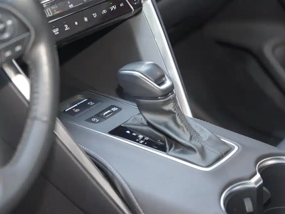 Vesa 2023 2.0L CVT two-wheel drive luxury version купить на сайте DeffCars