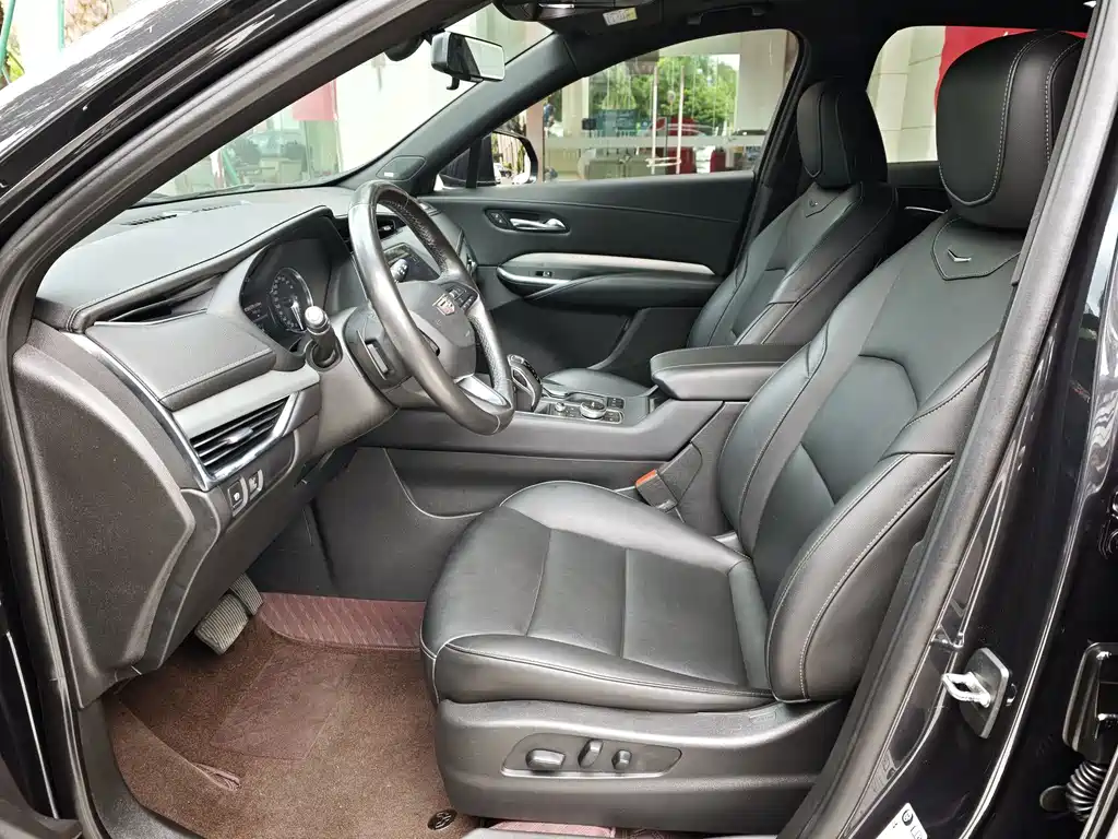 Cadillac XT4 2018 28T two-wheel drive leading model купить на сайте DeffCars