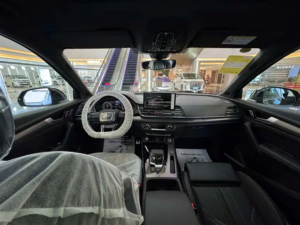 Audi Q5L 2025 45th Anniversary Collector's Edition 45 TFSI Luxurious and Dynamic купить на сайте DeffCars