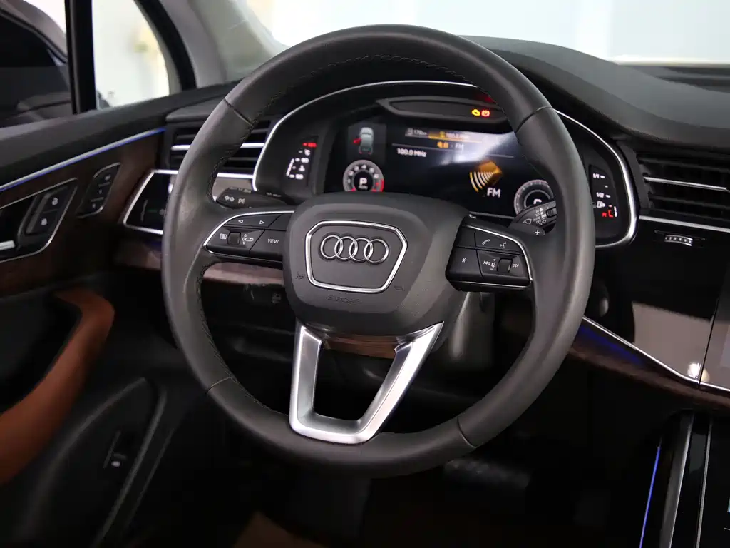 Audi Q7 2022 55 TFSI quattro S line sports купить на сайте DeffCars