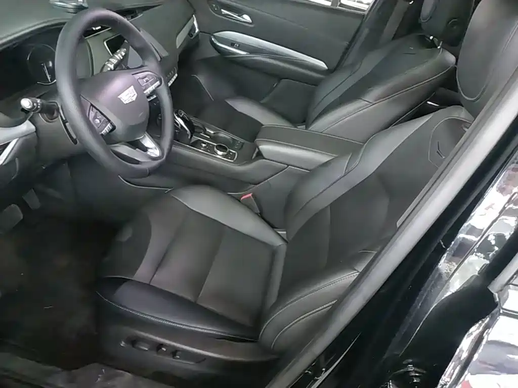Cadillac XT4 2021 28T two-wheel drive leading model купить на сайте DeffCars