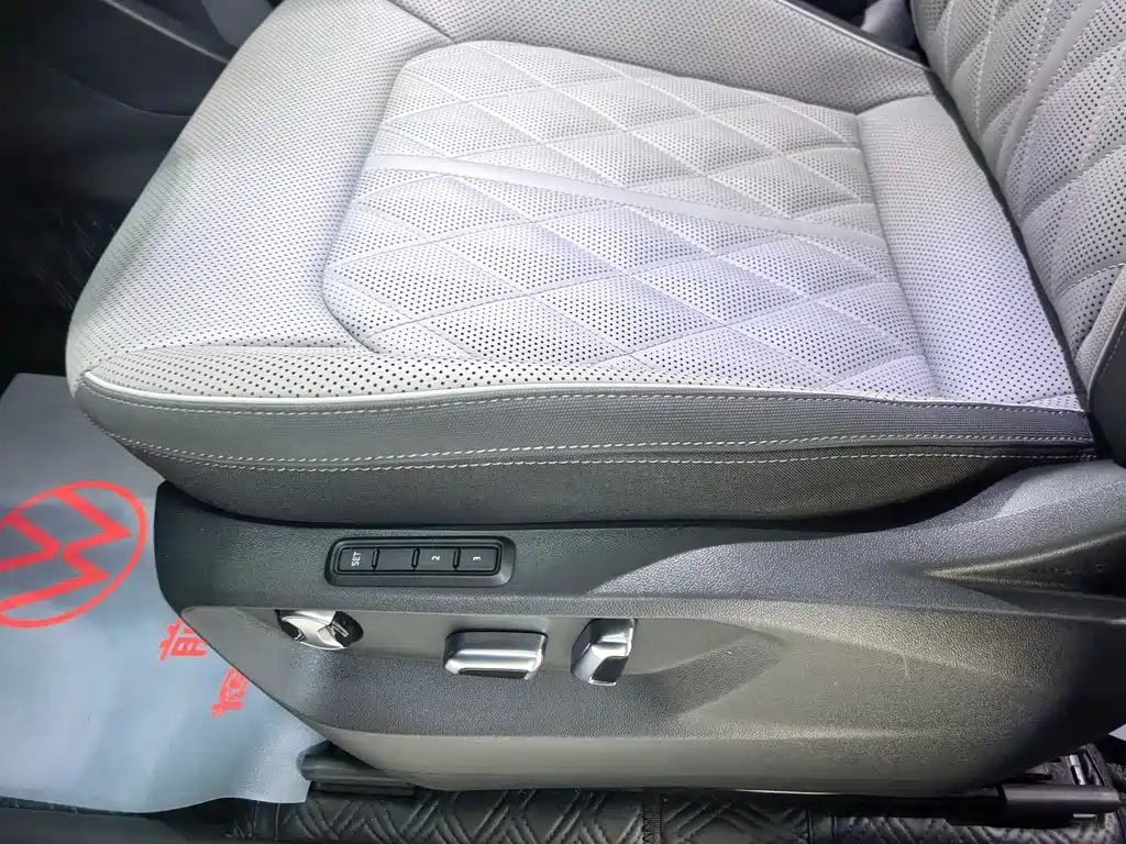 Lan Xun 2023 380TSI four-wheel drive R-Line first edition купить на сайте DeffCars