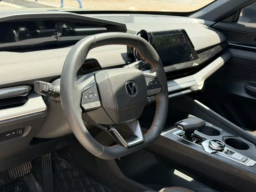 Changan UNI-V 2024 1.5T Premium купить на сайте DeffCars