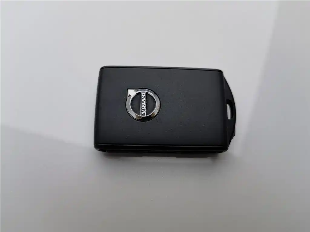 Volvo XC60 2023 B5 four-wheel drive Zhiyi Luxury Edition купить на сайте DeffCars