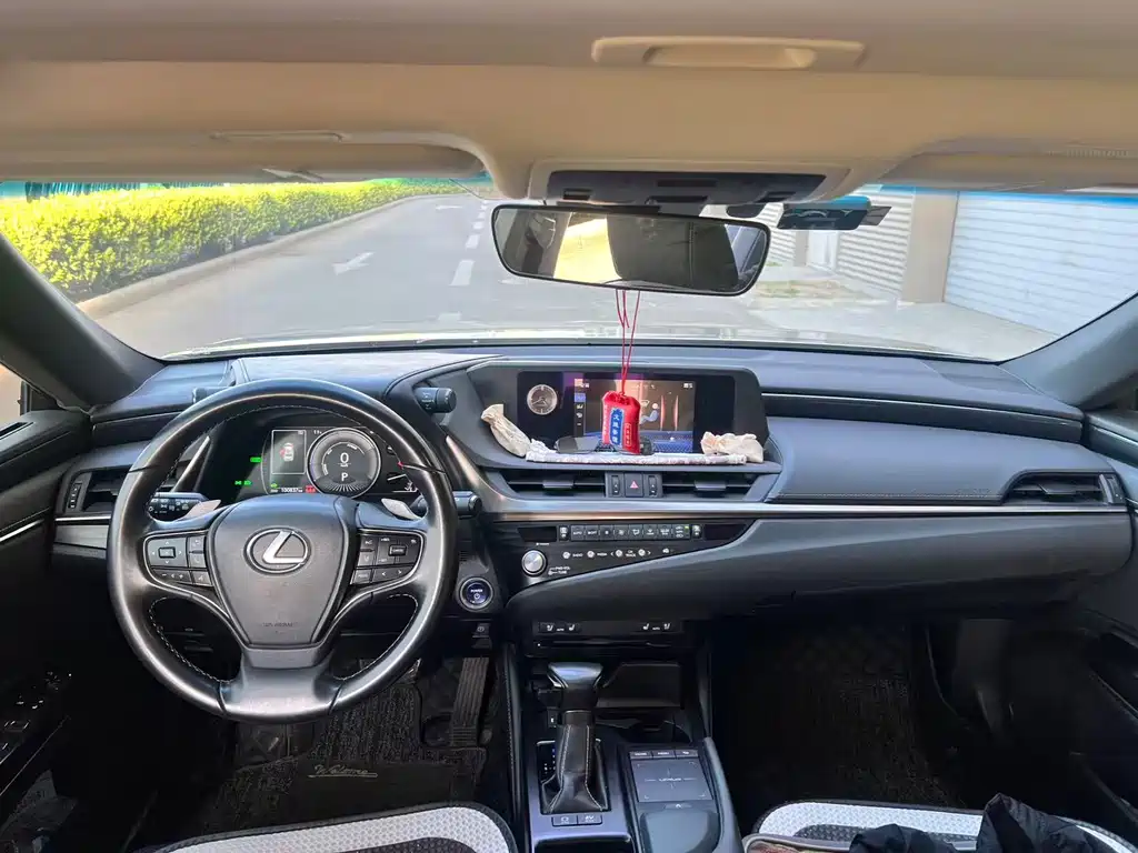 Lexus ES 2020 300h Premium Edition купить на сайте DeffCars