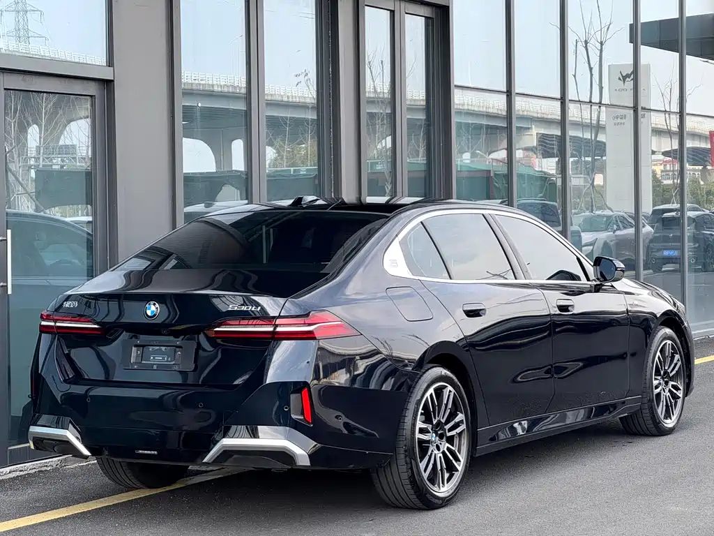 BMW 5 Series 2024 530Li Leading M Sports Package купить на сайте DeffCars