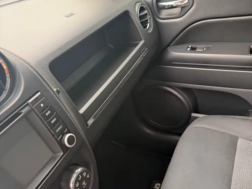 Compass imported 2013 2.0L two-wheel drive luxury version купить на сайте DeffCars