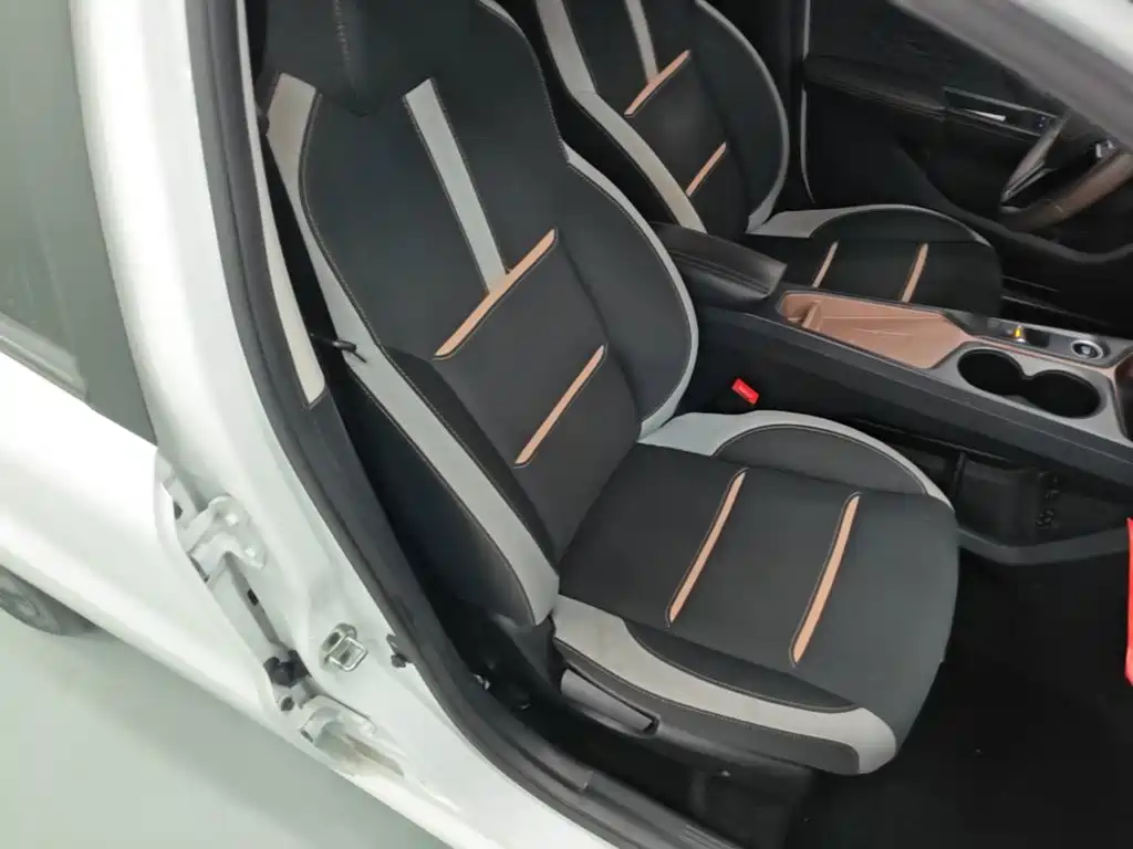 Huaxianzi 2021 model 302km fashion model 31.4kWh купить на сайте DeffCars