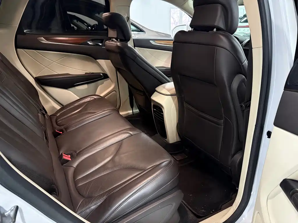 Lincoln MKC 2016 2.0T 2WD Exclusive Edition купить на сайте DeffCars