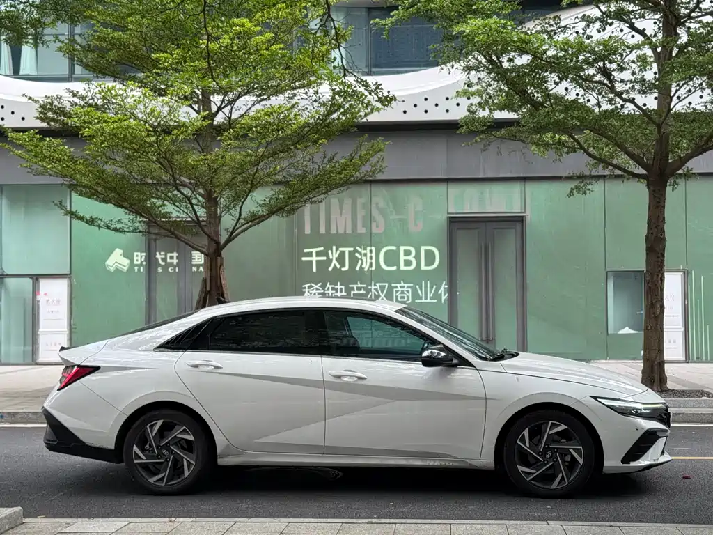 Elantra 2023 1.5L CVT LUX Premium Edition купить на сайте DeffCars