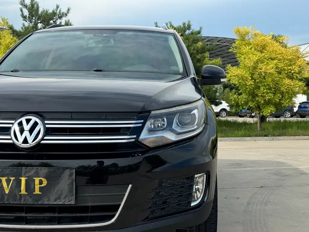 Tiguan 2015 1.8TSI automatic two-wheel drive comfort version купить на сайте DeffCars