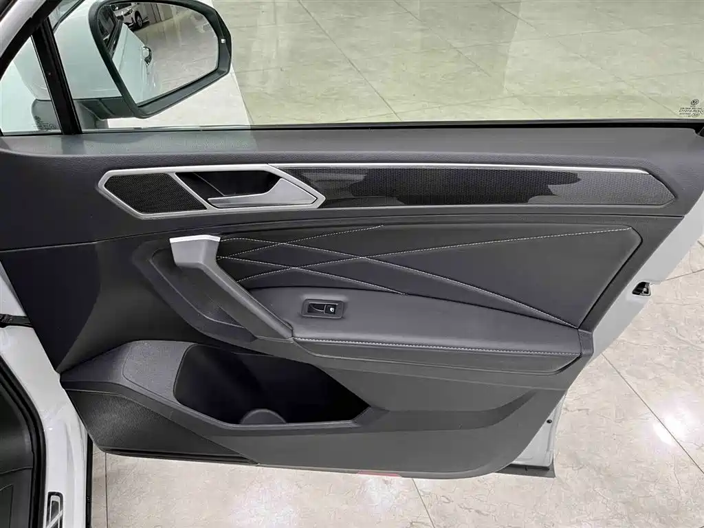 Tiguan L 2023 280TSI automatic two-wheel drive Chaochuang limited edition купить на сайте DeffCars
