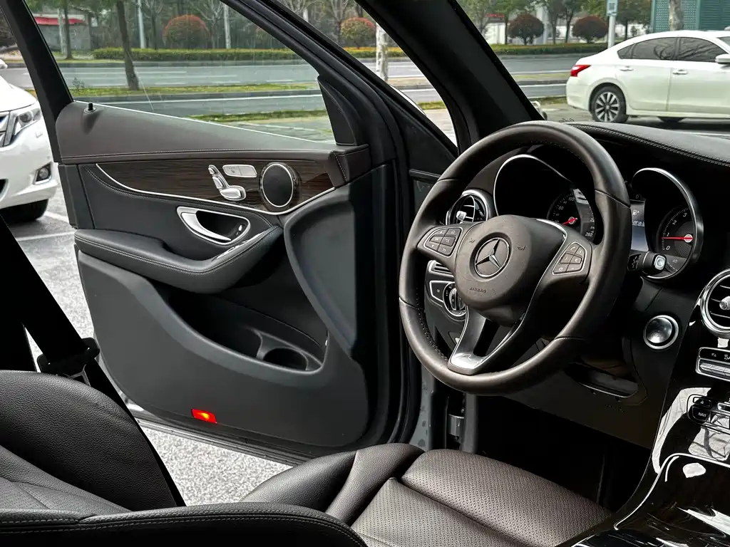 Mercedes-Benz GLC 2016 GLC 260 4MATIC Dynamic купить на сайте DeffCars