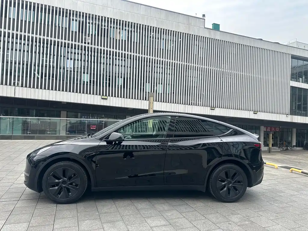 Model Y 2023 long-range all-wheel drive version купить на сайте DeffCars