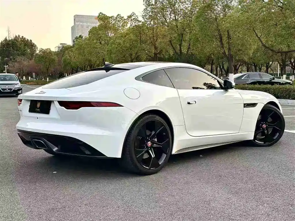 Jaguar F-TYPE 2021 P300 rear-drive First Edition hard-top version купить на сайте DeffCars