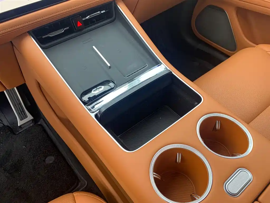 Wenjie M5 2025 extended range Ultra four-wheel drive version купить на сайте DeffCars