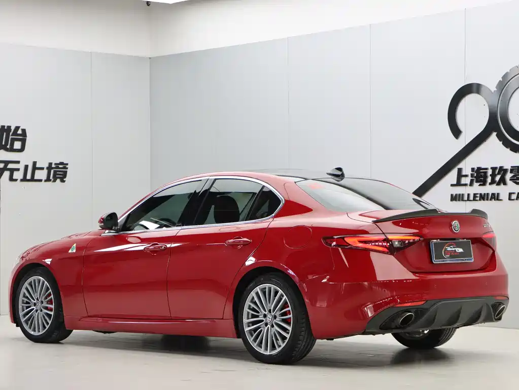 Giulia Juliet 2018 2.0T 200HP Luxury Edition Carbon Fiber Limited Edition купить на сайте DeffCars