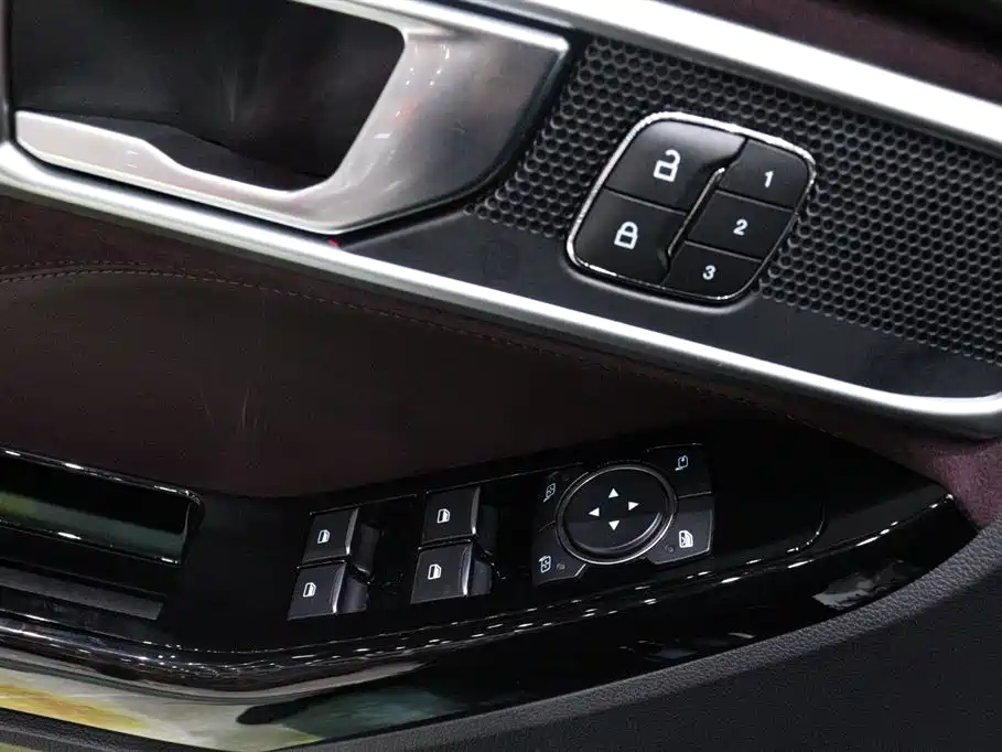 Explorer 2023 EcoBoost 285 four-wheel drive titanium version 7 seats купить на сайте DeffCars