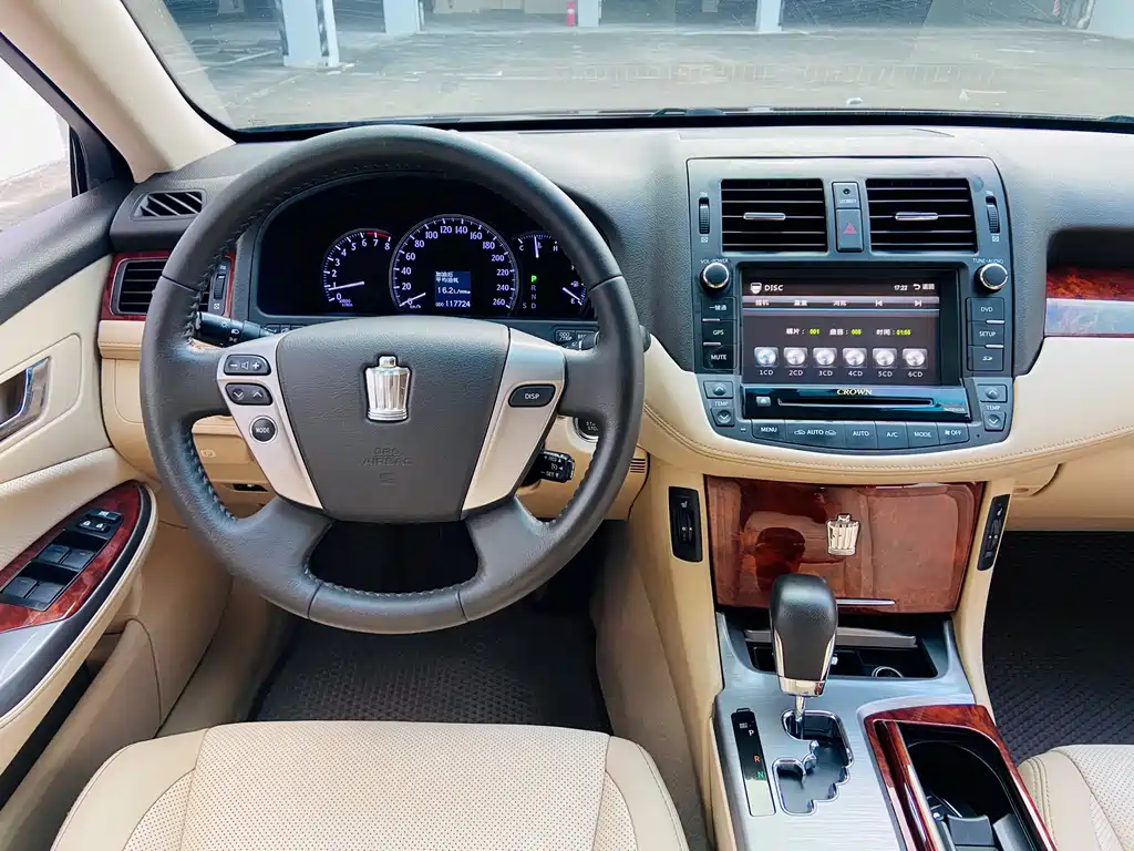 Crown 2012 2.5L Royal Leather Edition купить на сайте DeffCars