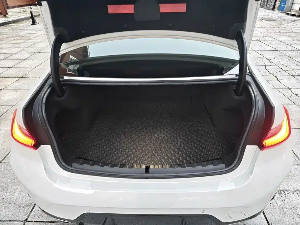 BMW 3 Series 2024 320i M Sports Package купить на сайте DeffCars
