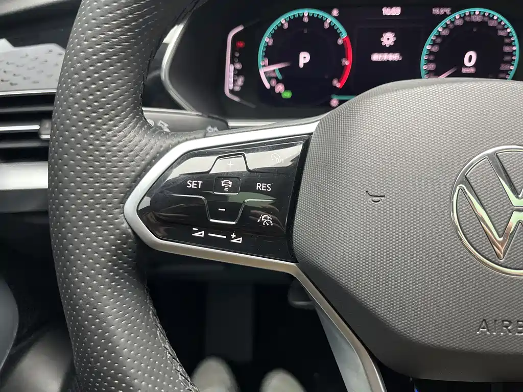 Passat 2022 330TSI Deluxe Edition купить на сайте DeffCars