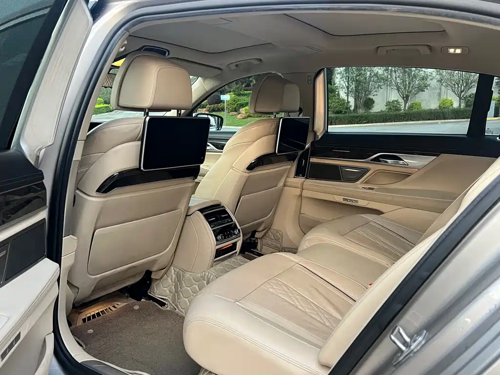 BMW 7 Series 2016 730Li Luxury купить на сайте DeffCars