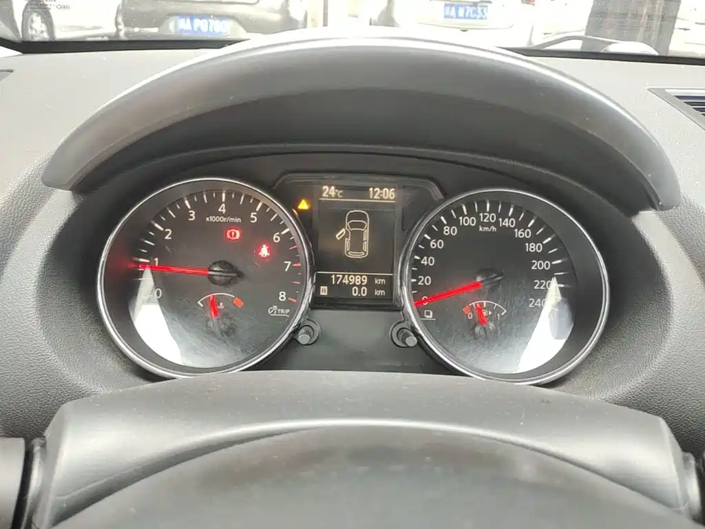 Qashqai 2012 1.6XE Wind 5MT 2WD купить на сайте DeffCars