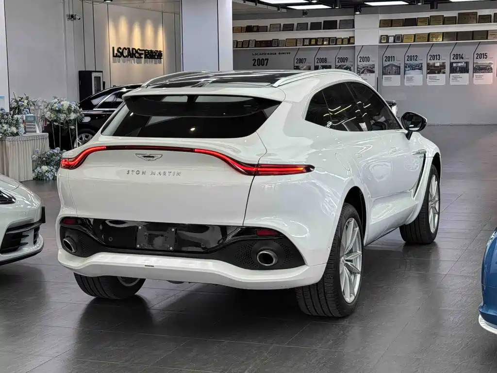 Aston Martin DBX 2023 3.0T STRAIGHT-SIX купить на сайте DeffCars