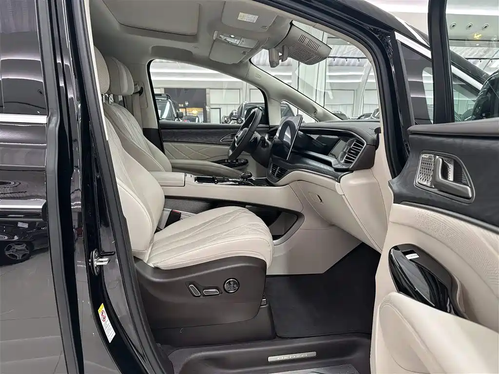 Denza D9 2025 DM-i smart driving version 1020 four-wheel drive premium type купить на сайте DeffCars