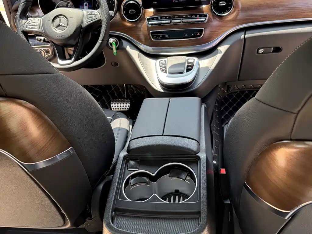 Mercedes-Benz V-Class 2022 V 260 L Long Wheelbase Luxury Edition купить на сайте DeffCars