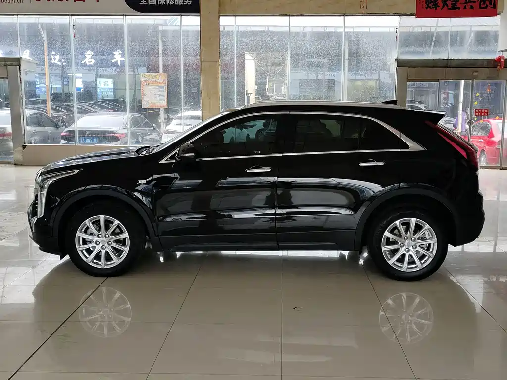 Cadillac XT4 2022 28T two-wheel drive fashion model купить на сайте DeffCars