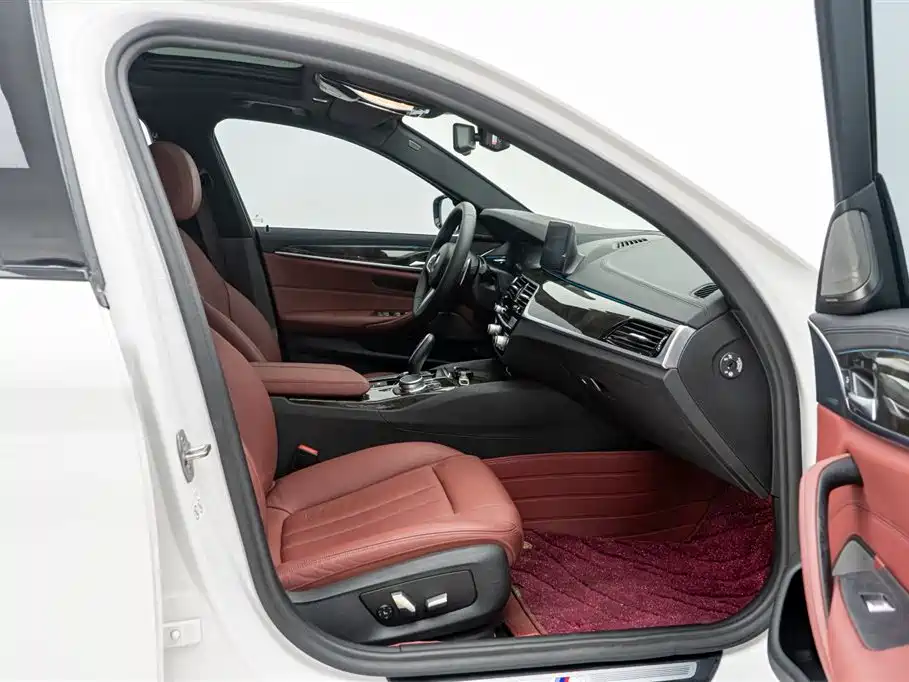 BMW 5 Series 2019 facelift 530Li leading M sports package купить на сайте DeffCars