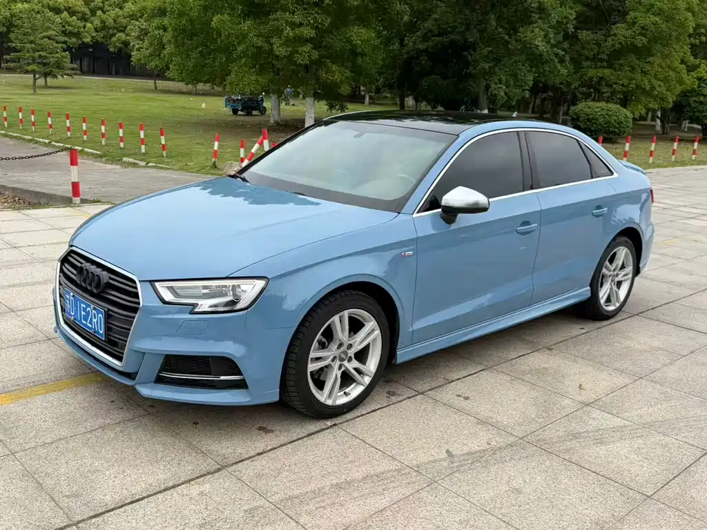 Audi A3 2018 30th Anniversary Limousine 35 TFSI Fashion купить на сайте DeffCars