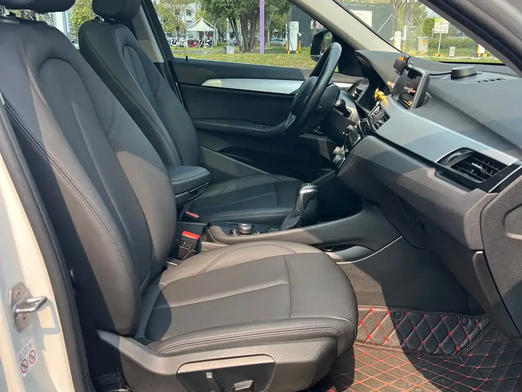 BMW X1 2019 sDrive20Li Leading Model купить на сайте DeffCars