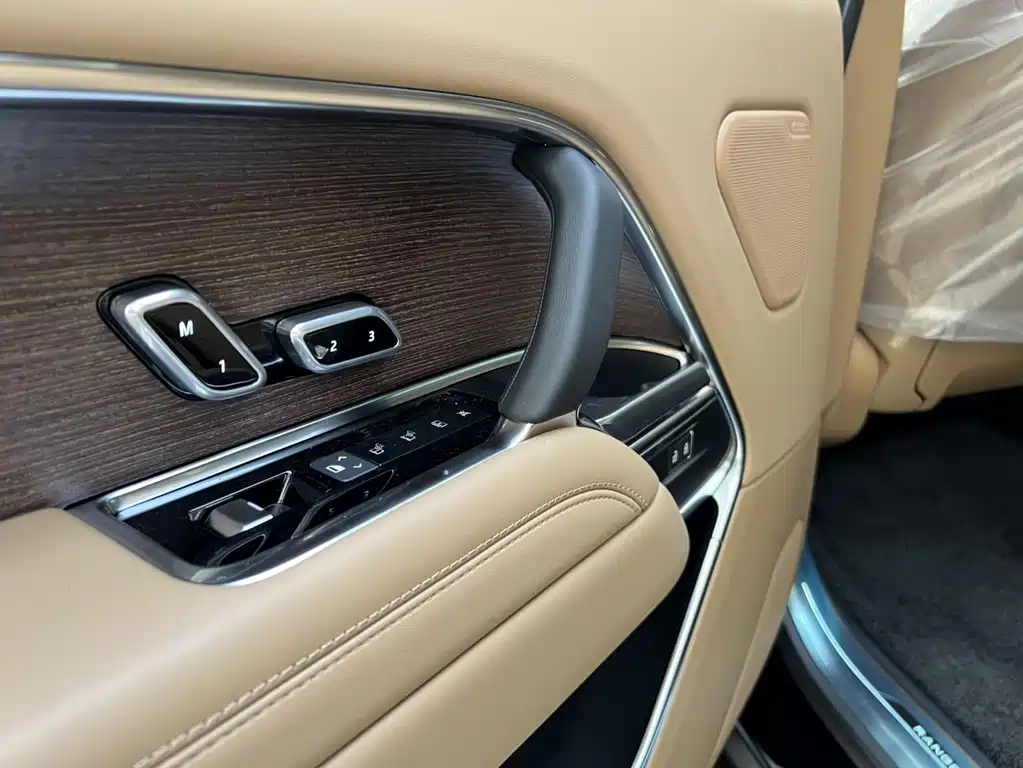 Range Rover 2025 3.0 L6 400PS Genesis Extended Edition купить на сайте DeffCars