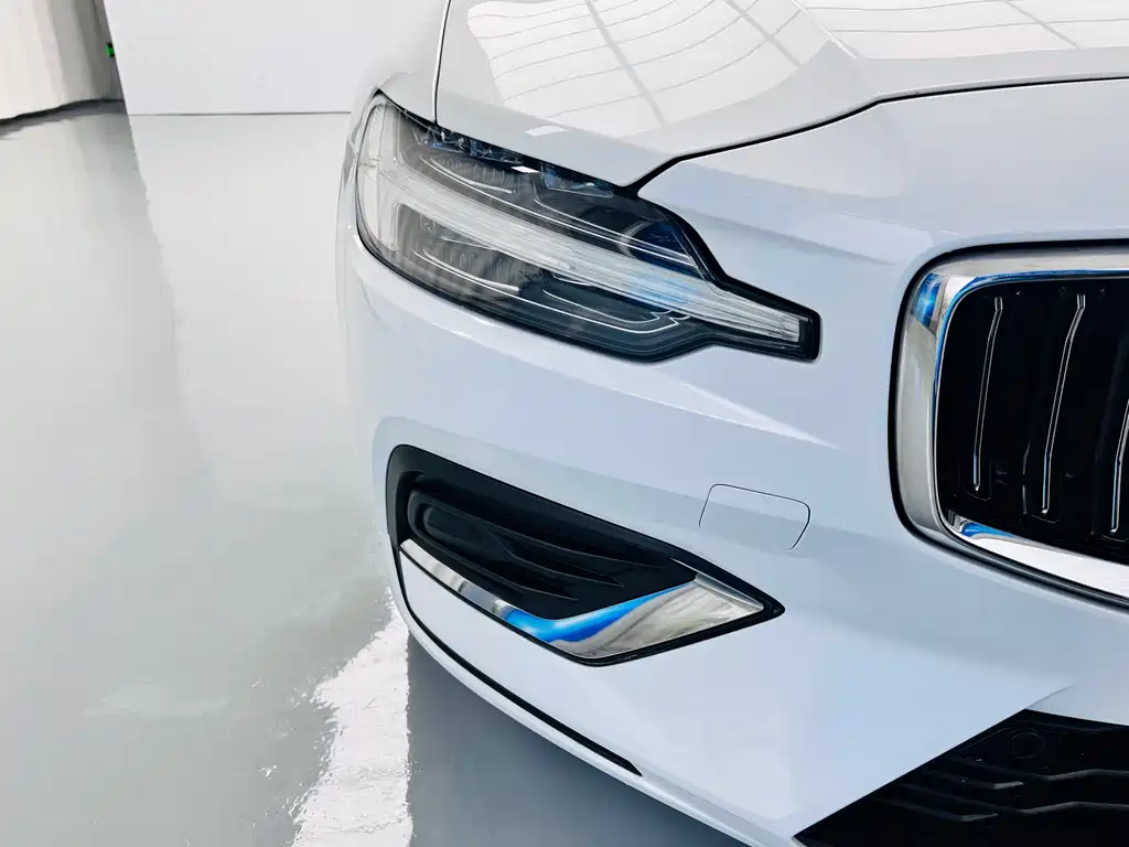 Volvo S60 2023 B4 Zhiyi Luxury Edition купить на сайте DeffCars