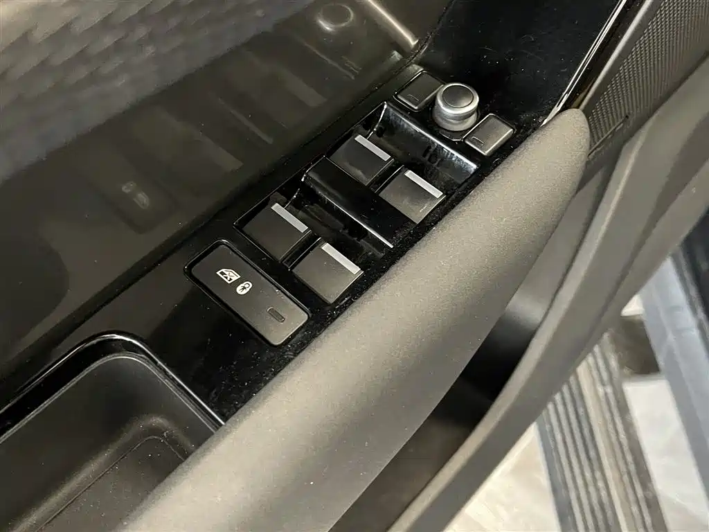 Range Rover Velar 2019 250PS купить на сайте DeffCars