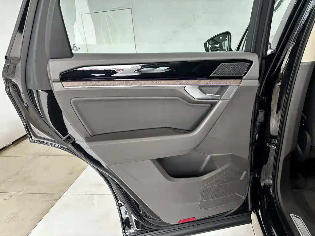 Touareg 2019 3.0TSI Ruifeng Edition National V купить на сайте DeffCars