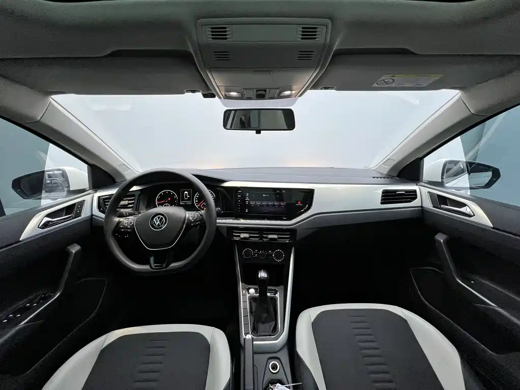 Polo 2021 Plus 1.5L Automatic Colorful Technology Edition купить на сайте DeffCars