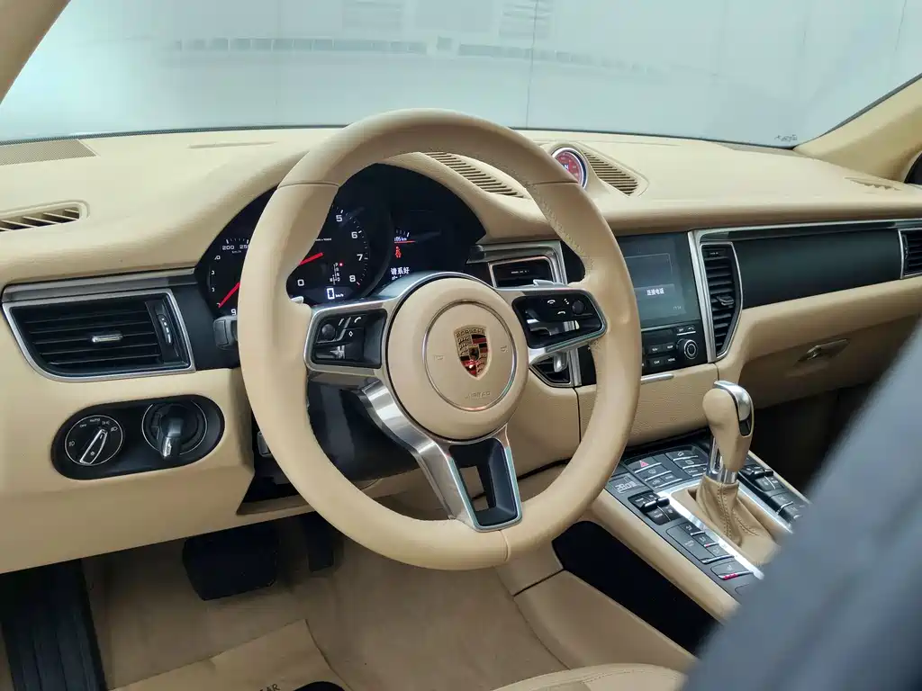 Macan 2017 Macan 2.0T купить на сайте DeffCars