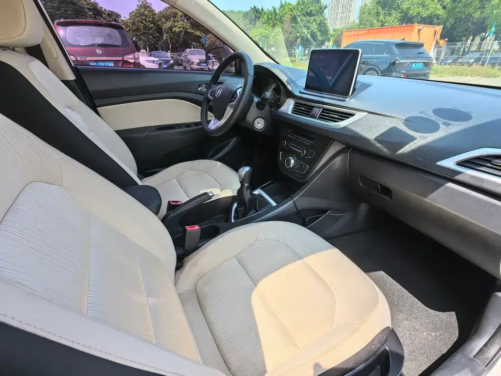Yuexiang V7 2016 1.6L Manual Enjoyment Type National IV купить на сайте DeffCars