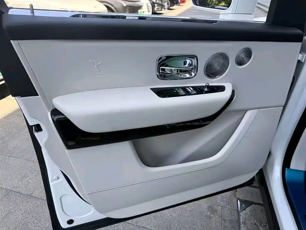 Cullinan 2018 four-seat version купить на сайте DeffCars