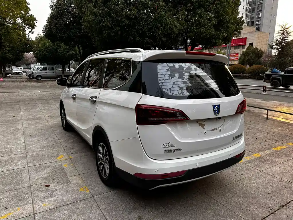 Baojun 730 2019 1.5L manual fashion 7 seats National V купить на сайте DeffCars